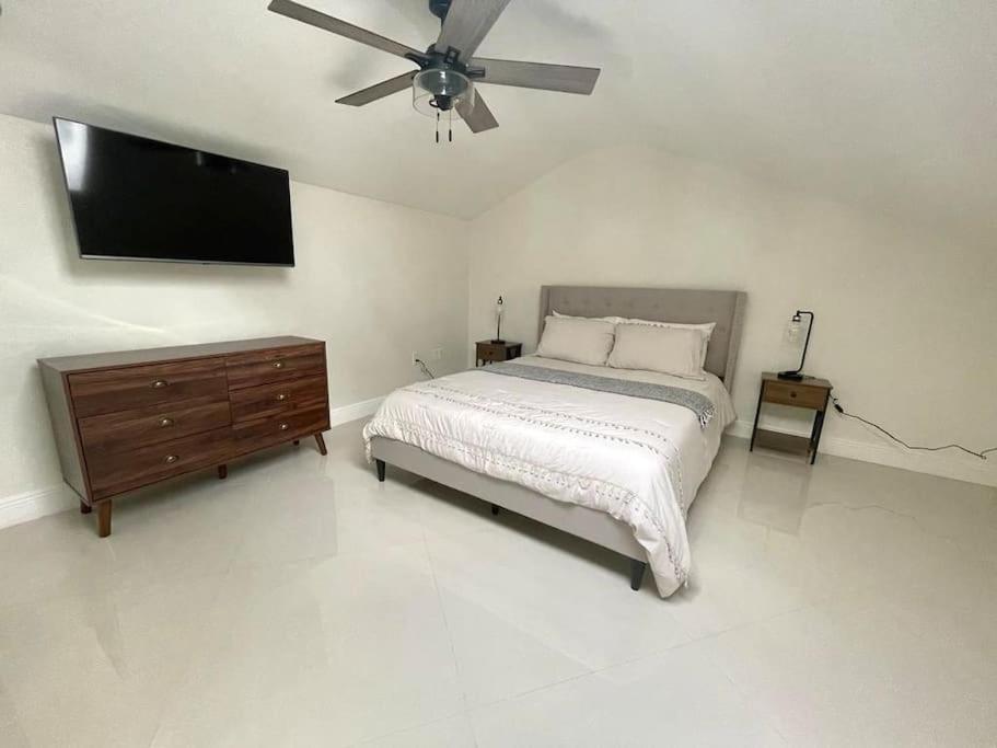 Stylish 3/2 Getaway! Near Theme Parks! Villa Lakeland Buitenkant foto