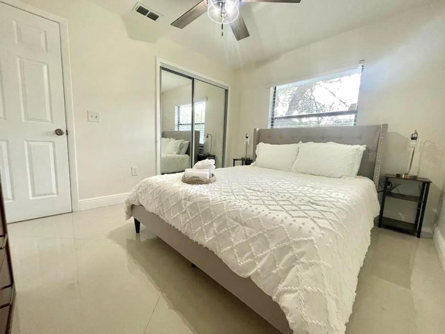 Stylish 3/2 Getaway! Near Theme Parks! Villa Lakeland Buitenkant foto