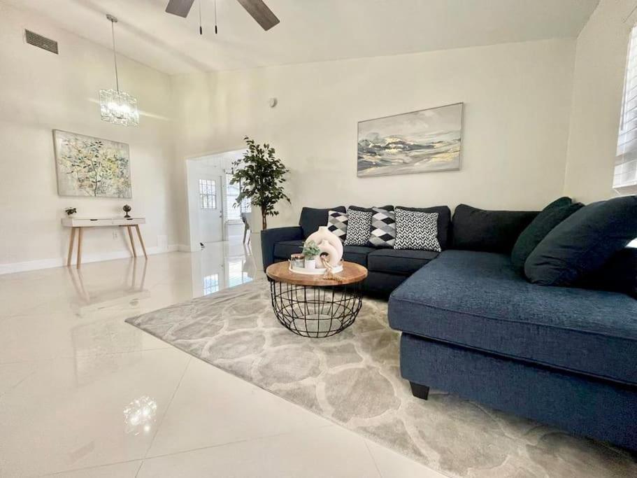 Stylish 3/2 Getaway! Near Theme Parks! Villa Lakeland Buitenkant foto