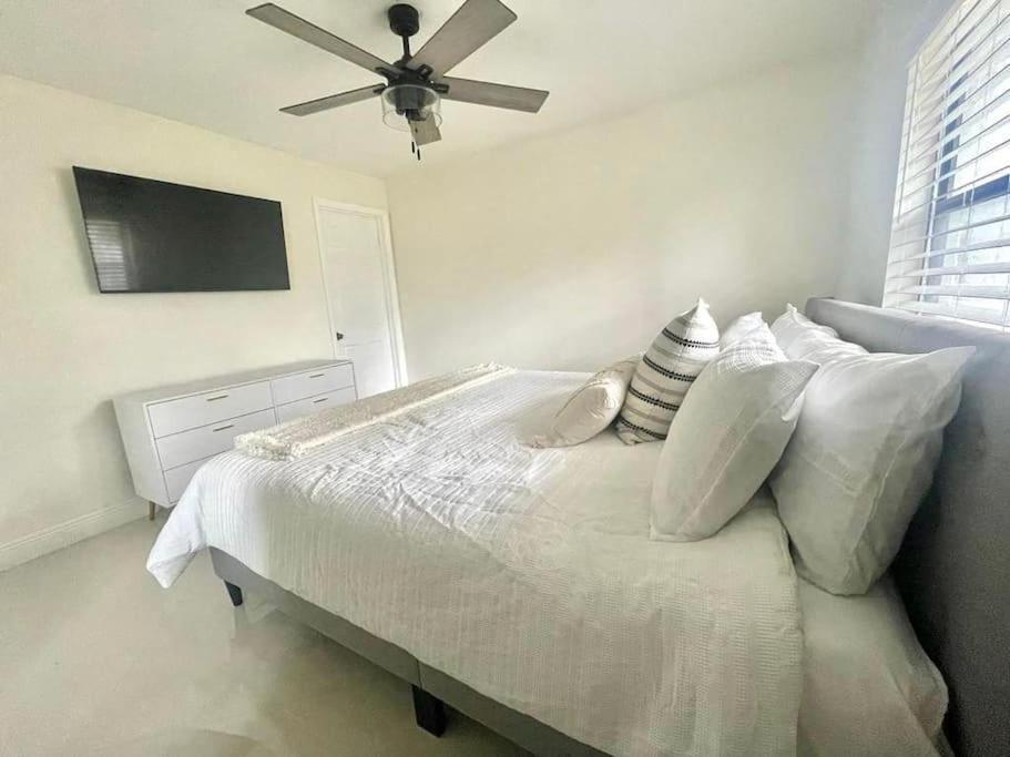 Stylish 3/2 Getaway! Near Theme Parks! Villa Lakeland Buitenkant foto